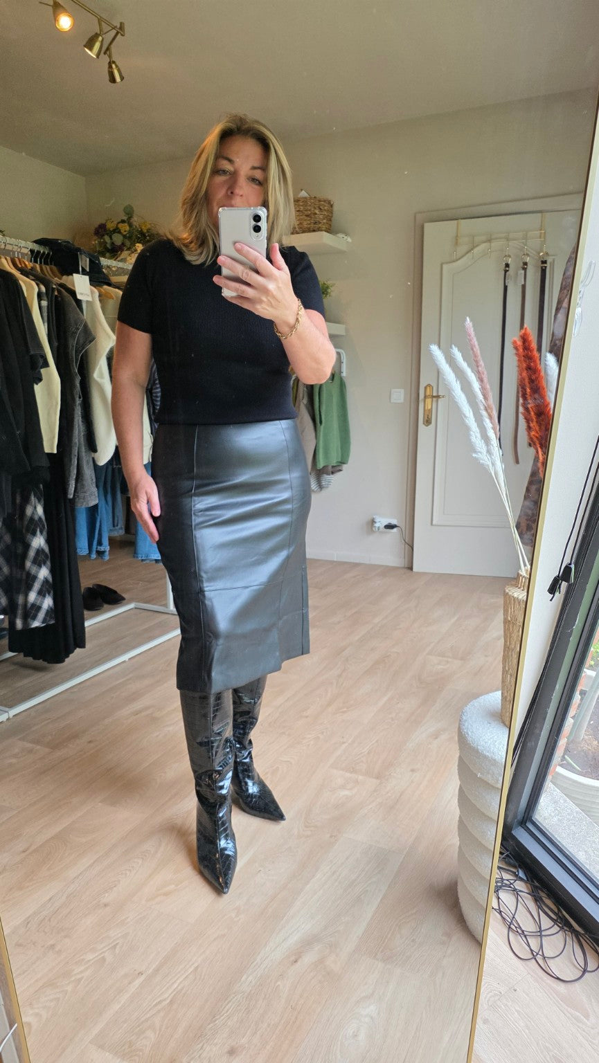 Faux Leather Pencil Skirt – Black