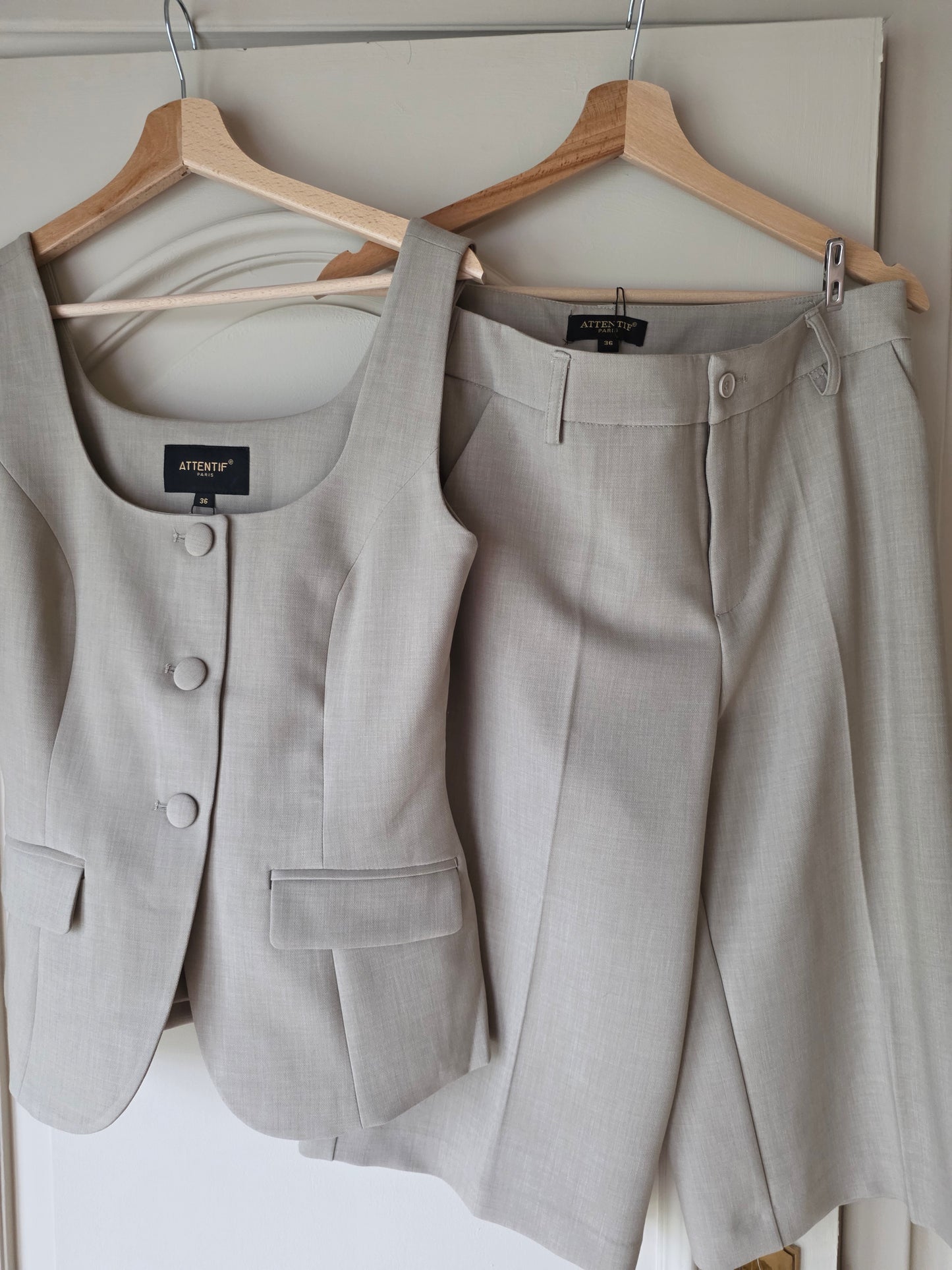 Beige Tailored Bermuda – Modern Chic
