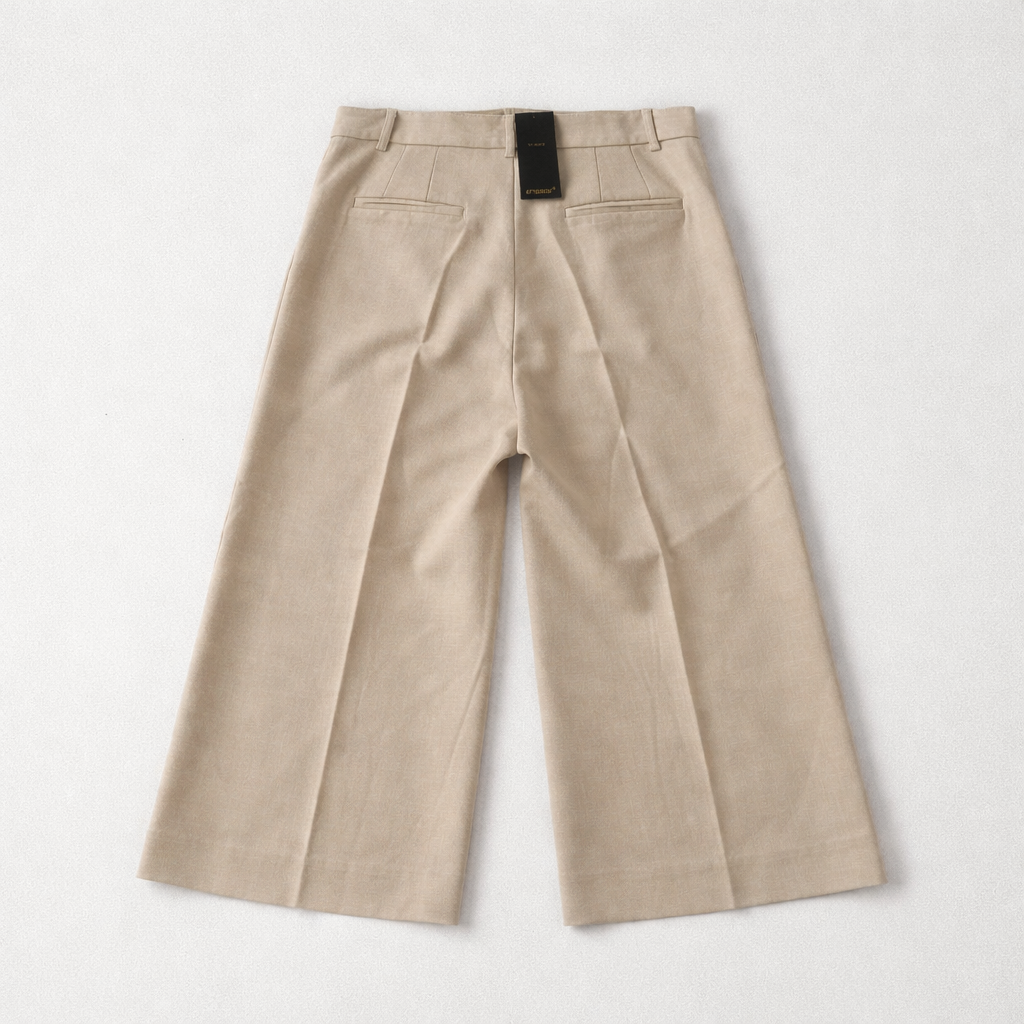 Beige Tailored Bermuda – Modern Chic