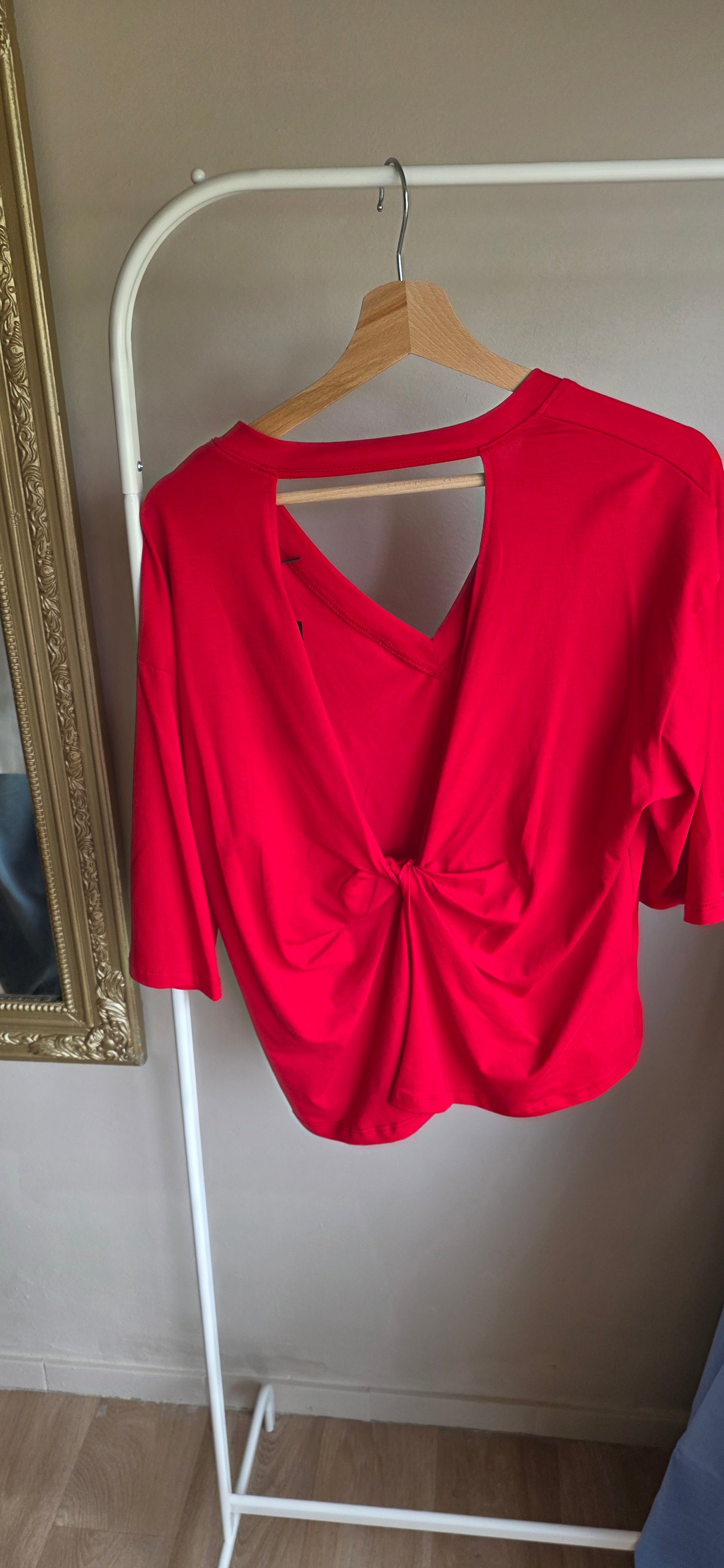 Statement Open Back Top – Red